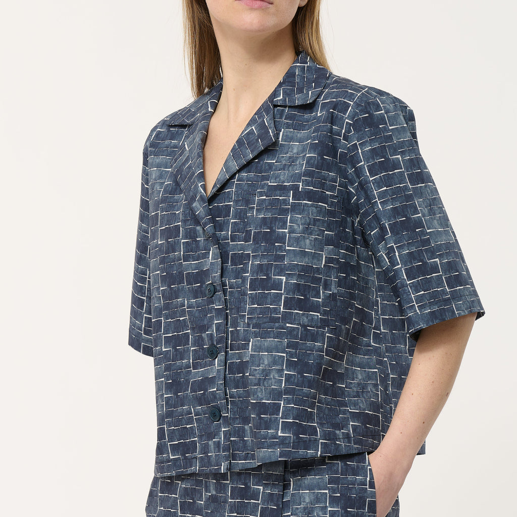 Short shirt with neo-garter print  featuring a Cuban neckline, Short sleeves and Dropped armholes with Chest patch pocket