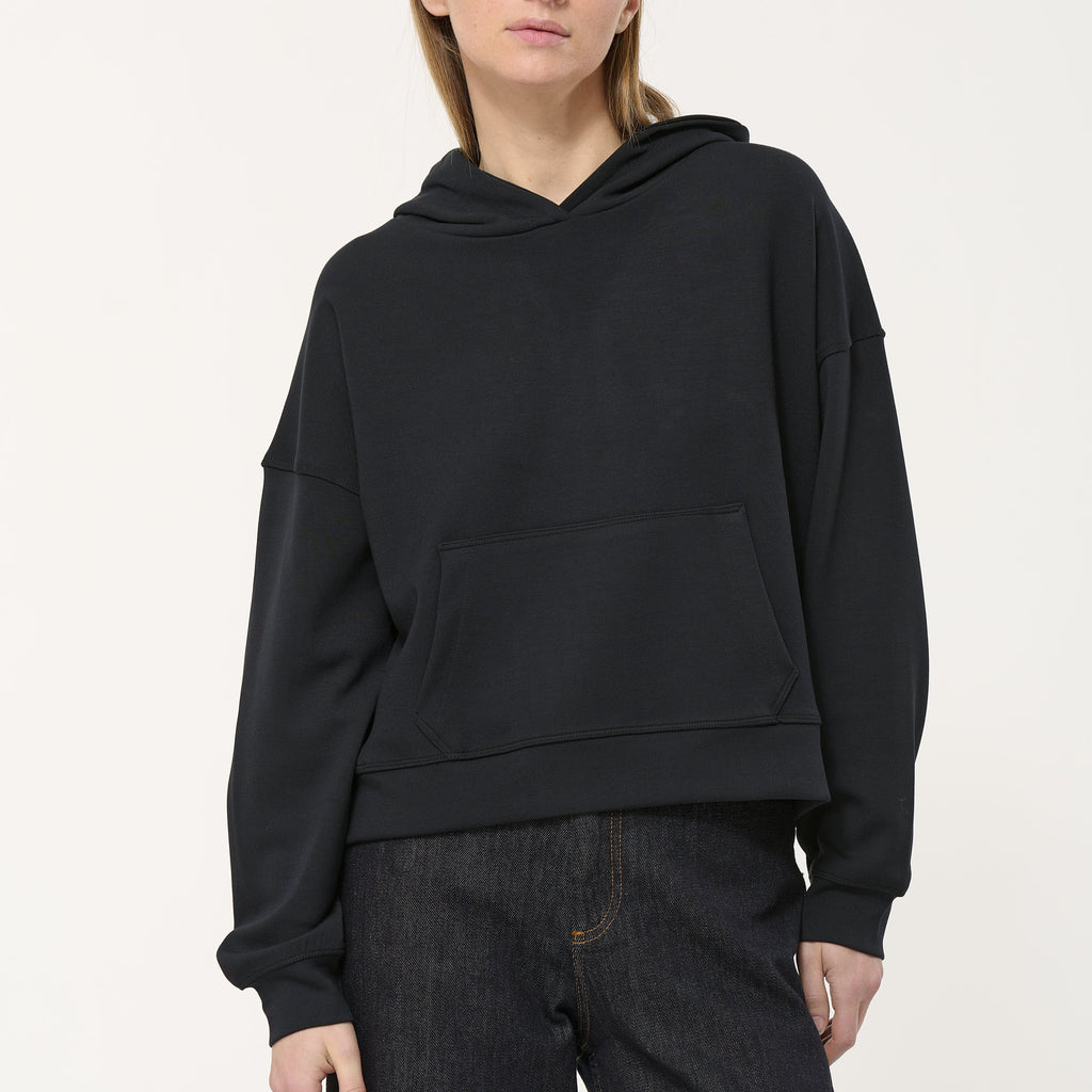 Fleece hoodie by Humility - Short, wide shape with Long sleeves with ribbing
Kangaroo pockets